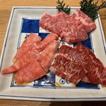 精肉卸問屋直営焼肉店 牛次郎 - 