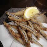 痛風牡蠣と海鮮居酒屋 ゑびす商店 - キビナゴの唐揚げ