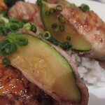 ジュイップ - シャキっと歯ごたえを残したズッキーニに、豚バラ肉がぴったり