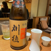 鮨よしかわ 恵比寿 - そして辛口のお酒をクイッ美味しい。