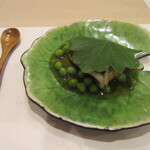 蕎麦割烹  倉田 - 「穴子・里芋・うすい豆の柏餅仕立て」