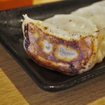 肉汁餃子と190円レモンサワー 難波のしんちゃん - 肉汁餃子