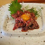 肉汁餃子と190円レモンサワー 難波のしんちゃん - 低温調理 近江牛ユッケ