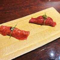 黒毛和牛焼肉 虎斑 北新地店 - 特選牛握り　
