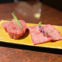 黒毛和牛焼肉 虎斑 北新地店 - 極厚のタンは極旨でした！