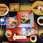 奥の湯 湯元館 - 夕食（はじめに並んでいた料理）