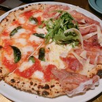 Pizzeria e Trattoria VACANZE NAGONE - プロシュートルッコラ、マルゲリータ