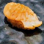 鮨 唐島 - 追加の煮ホタテ