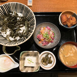 まごころ料理とお酒 あじみ - 海鮮ユッケ丼定食