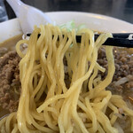 ラーメン熊ぼっ子 - 北海道直送「西山製麺所」の中細ちぢれ麺。