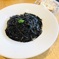 PIZZERIA　37 - イカ墨のパスタ