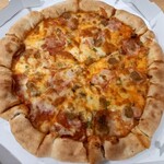 AOKI's Pizza - デラックス(シャウエッセンイン)