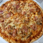 AOKI's Pizza - バーベキューチキン&モッツァレラ(クリスピー)