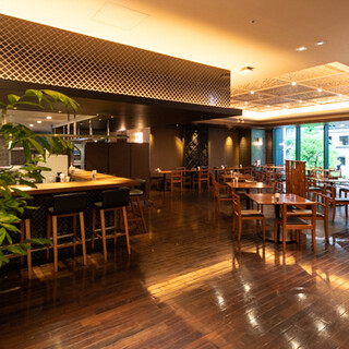 [Restaurants Area] Feel free to enjoy lunch or a la carte in a comfortable environment