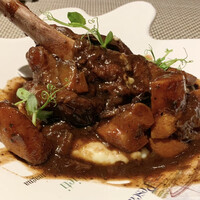 トラットリア ダイ パエサーニ - 羊すね肉のモンテプルチアーノ 煮込み（3600円）