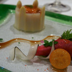 ラ・ヴァガボンド - ７-３）〈ロワール産〉ホワイトアスパラガスとズワイ蟹のシャルロット　ソースアメリケーヌ