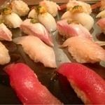 Hachinowa - まぐろ、かんぱち、イカにウニのせ、ボタンエビ