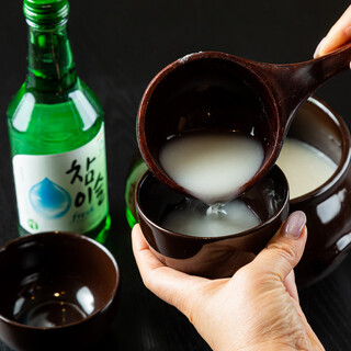 後味すっきり。お肉に合うワインや韓国ゆかりのお酒をご用意