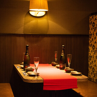 和モダンな個室席は2名様〜最大30名様までご案内致します。