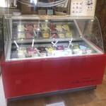ア・ラ・カンパーニュ - ジェラートのケース