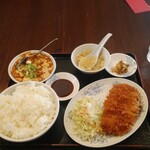 Yousukou - 日替りランチAとんかつ麻婆豆腐セットご飯大盛り