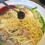 麺酒房 龍安 - ネギ油投下～♪