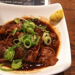 グリルキング - お通しの牛スジ煮込み