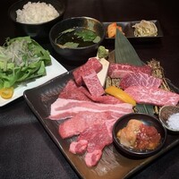 にくTATSUランチセット