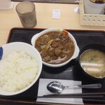 松屋 - 料理写真:カットステーキのハッシュドビーフ790円税込ライス大盛り無料全景