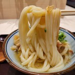 香川一福 - 肉うどん冷(並)の麺リフト