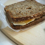 Sonotsumori - クリームチーズとマーマレードのサンドイッチ