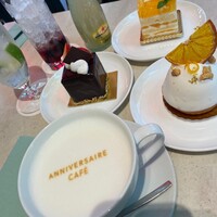 アニヴェルセル カフェ - オレンジのショートケーキ、オレンジのチーズタルト、アニヴェルセルショコラ、ラテマキアート、ライムスカッシュ、アニヴェルセルルージュ