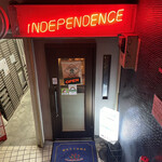 インディペンデンス - R4.4  店舗前