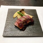 Zenseki Koshitsu Yumeya Kyoumachi Shizuku - 黒毛和牛のステーキ。