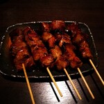 炭火居酒屋 炎 - 赤もつ串 (たれ)