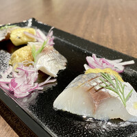 IMPASTO - 長崎県産のアジと焼きなすのマリネ
                      アジはハーブと一緒にマリネに、脂が乗ったアジは生臭さくはなく爽やかな美味しさ！
                      少し焦げたなすの風味がとても良くアジに合いますよ♪