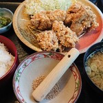 Hachiei Nambu Yashiki - 唐揚げ定食(5個)。