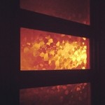 カフェ クウワ - 磨りガラスからこぼれる灯りがイイ☆
