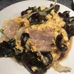 神田餃子屋 - 豚肉キクラゲと卵炒め