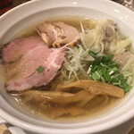 麺屋 壱心 - 雲呑塩そば（平打ち麺）