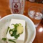 鶯酒場 - お通しと白鶴