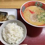 Hanasan Shokudou - 豚骨ラーメンと塩鯖