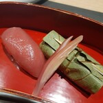 常磐ホテル - 生本鮪の握りと富士の介の柿の葉鮨