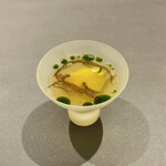 プレゼンテ スギ - 再生
      スズキと黒鯛のアラ、ジビエ骨の出汁、のげのり、山鳥モモ肉