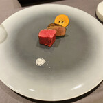 プレゼンテ スギ - High & Lowステーキ
      1時間常温、2時間低温調理、−25℃冷却薪焼き
      人参と牛蒡のマリネ、キプロスの塩