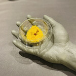 プレゼンテ スギ - スズキとボラのカラスミ
      紅くるり大根