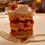 レ セゾン - ケーキ(カット後)