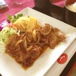 モナーク - 生姜焼き定食(๑´ڡ`๑)ちょっと洒落た感じで…(๑¯◡¯๑)