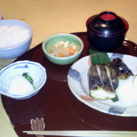 伊豆の旬 やんも 丸の内店 - 炭火焼魚のランチ(さば塩焼)　￥１０５０