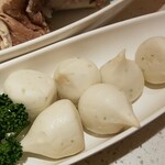 海底撈火鍋 - 魚卵入り魚肉団子のアップ